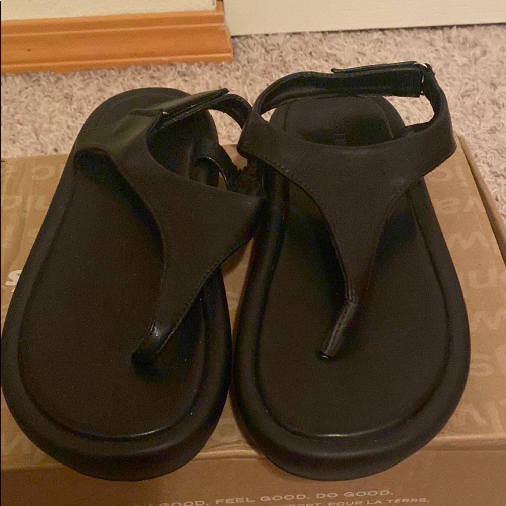 Chic Black Thong Sandals